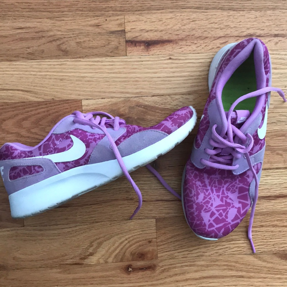 Nike’s - Picture 2 of 6